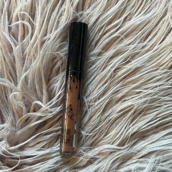 COPY - Kylie Cosmetics Lipstick - Picture 2 of 14